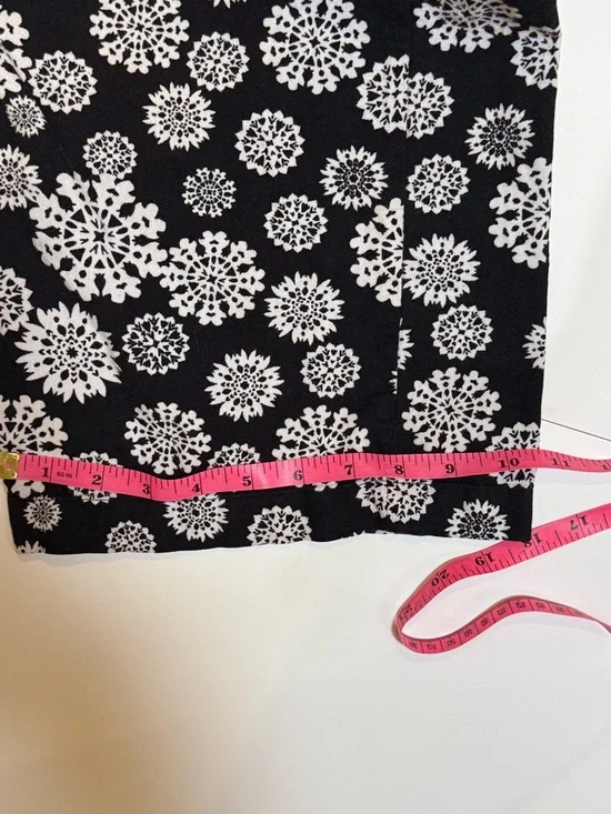 Old Navy Snowflake pajama pants size medium - Picture 5 of 6